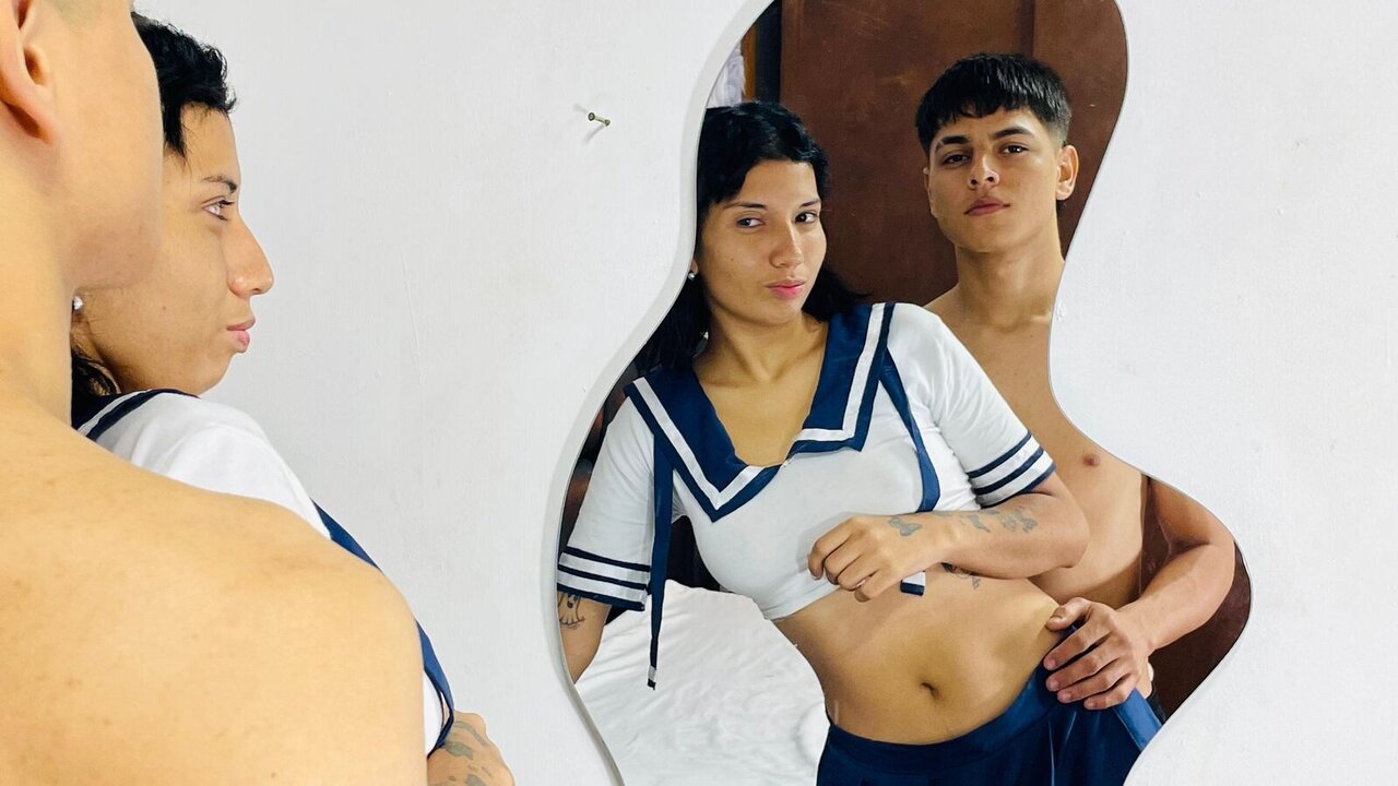 Live Porn Camera of CharlotteAndOwen