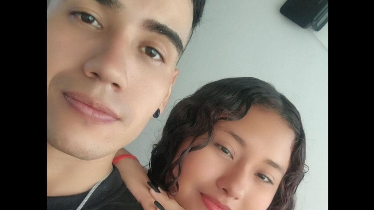 Live Porn Camera of JessyAndKyam