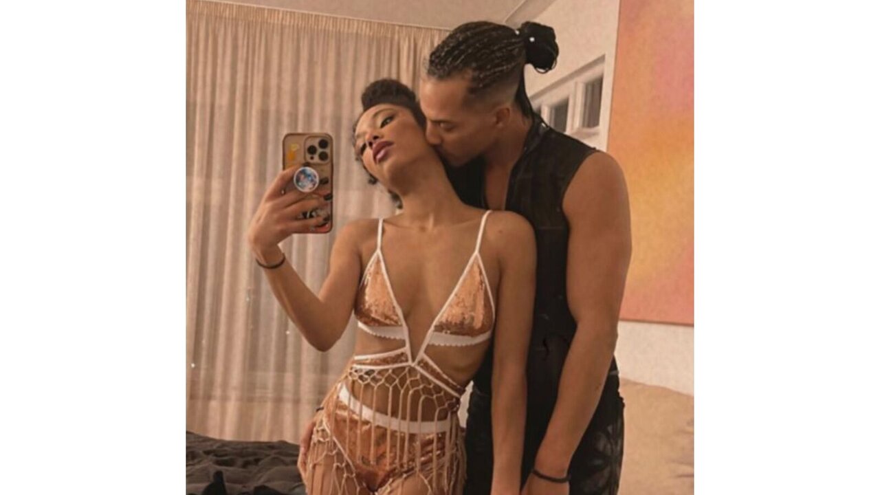 Live Porn Camera of Tuedelis