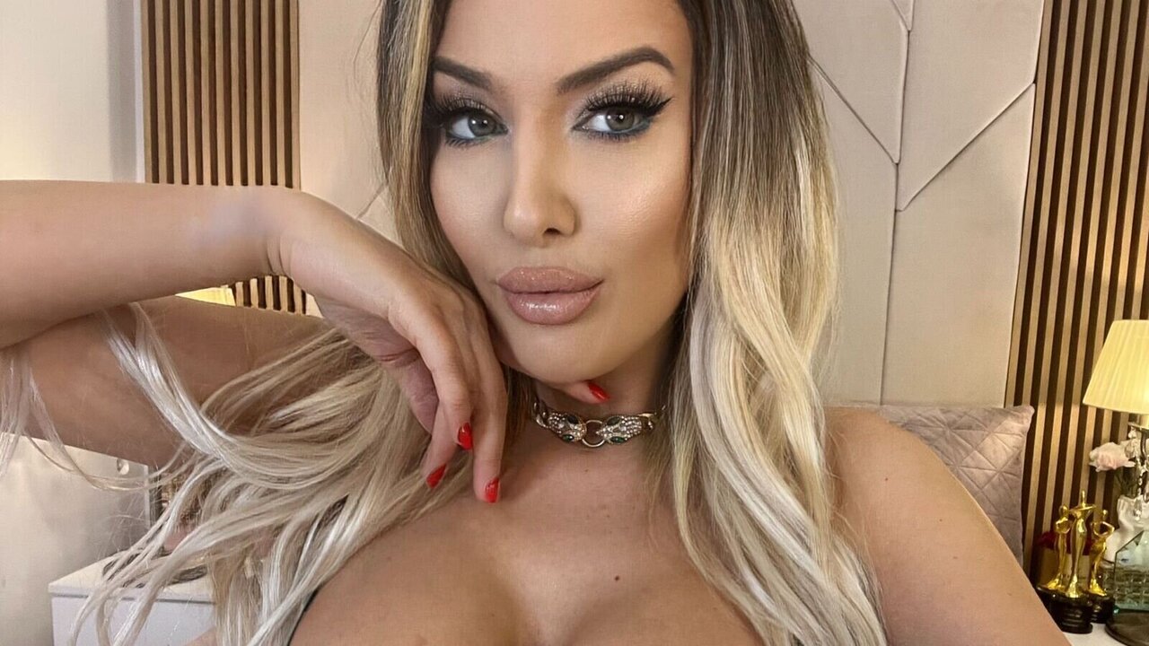 Live Porn Camera of BlancheSummer