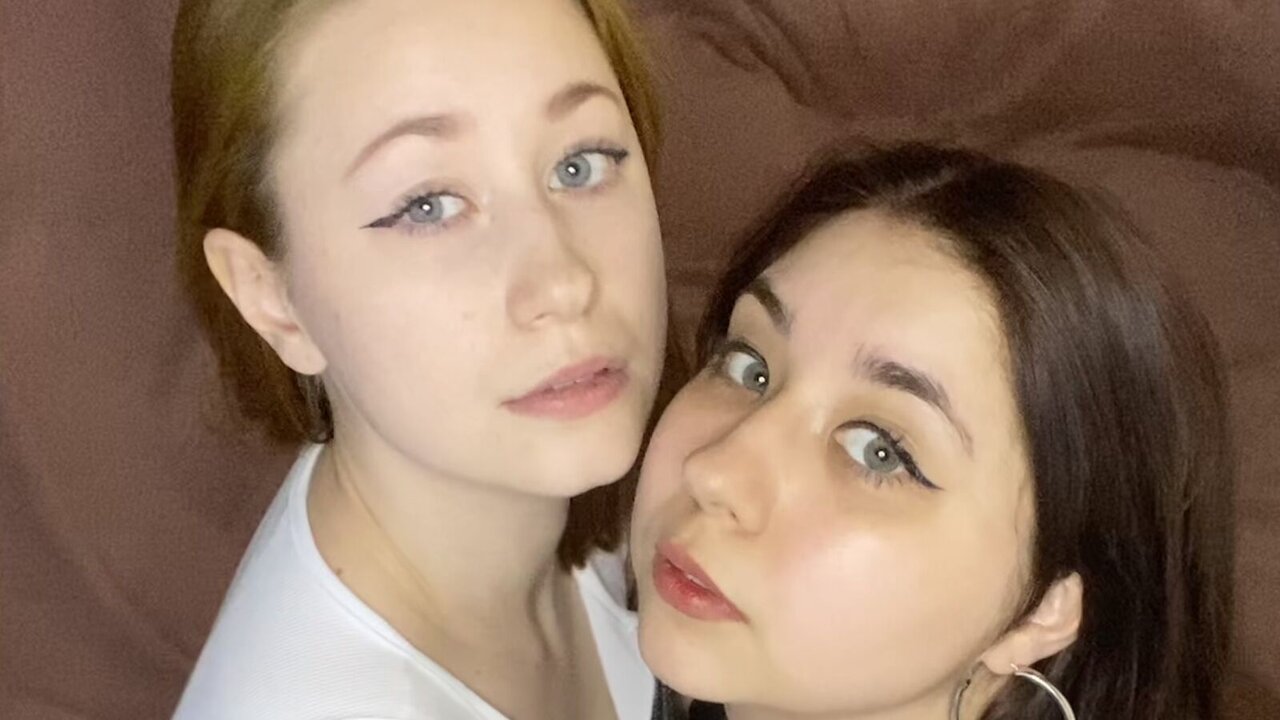 Live Porn Camera of EvaandAvroraa